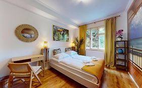 Kangaroo Rooms & Bar